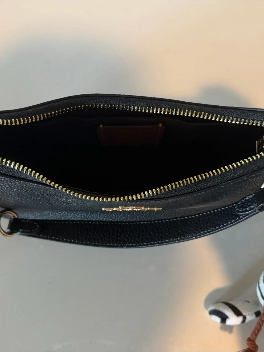 Authentic Coach Teri Shoulder bag in black with gold chain with FREE keychains